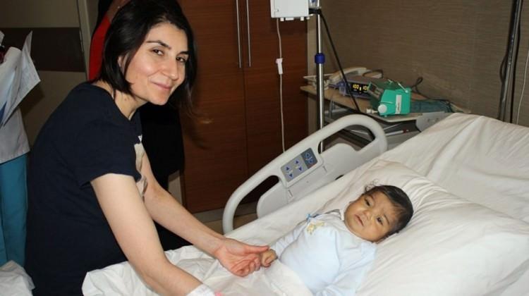 Karaciğer nakliyle anneden bebeğe ikinci hayat Karaciğer nakliyle anneden bebeğe ikinci hayat
