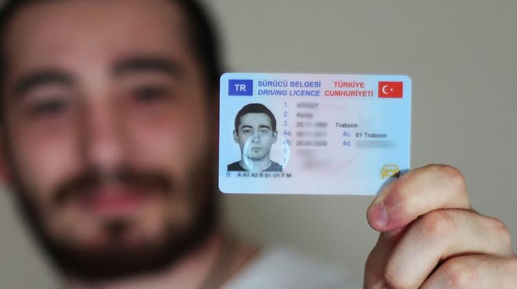 Ehliyet alanlar yarı yarıya düştü! Sebebi ise... Ehliyet alanlar yarı yarıya düştü! Sebebi ise...