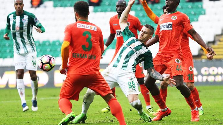 Alanya'dan Bursa'da kritik galibiyet Alanya'dan Bursa'da kritik galibiyet