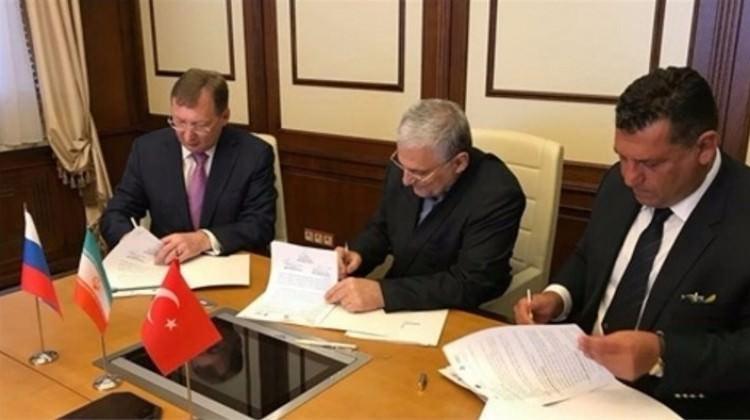 Türkiye, Rusya ve İran imzaları attı! Türkiye, Rusya ve İran imzaları attı!