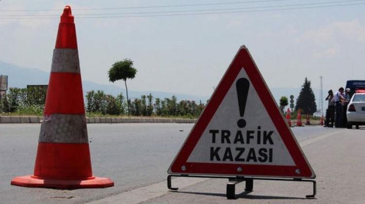 Trabzon'da otomobil uçuruma devrildi: 2 ölü Trabzon'da otomobil uçuruma devrildi: 2 ölü