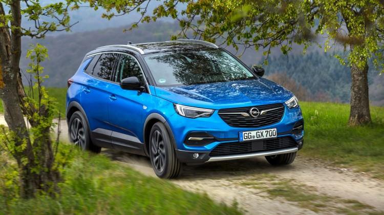 Opel'in kompakt SUV'u geliyor! Opel'in kompakt SUV'u geliyor!