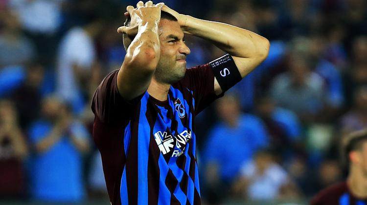 Burak Yılmaz şoku! Durumu ortaya çıktı Burak Yılmaz şoku! Durumu ortaya çıktı