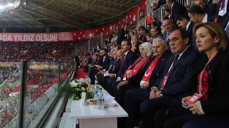 TFF Başkanı Demirören'le ilgili flaş iddia! TFF Başkanı Demirören'le ilgili flaş iddia!