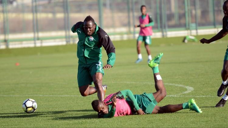 Bursaspor'da Badu 3 hafta yok! Bursaspor'da Badu 3 hafta yok!