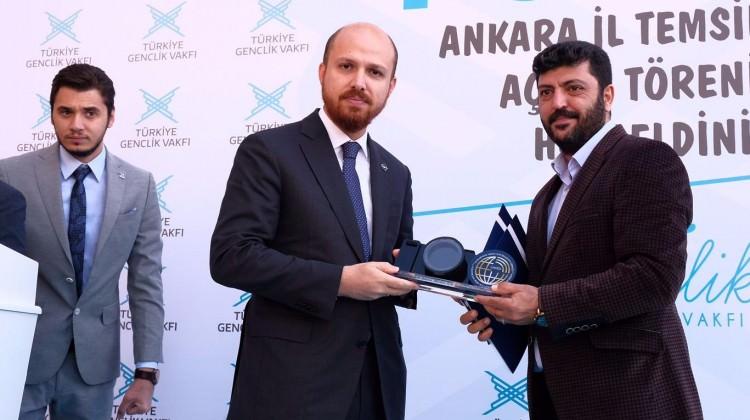 Medya Akademisi Eğitimcilerine, Erdoğan'dan Plaket Medya Akademisi Eğitimcilerine, Erdoğan'dan Plaket