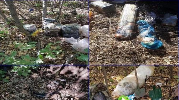 Muş'ta PKK'ya operasyon! İnleri dağıtıldı Muş'ta PKK'ya operasyon! İnleri dağıtıldı