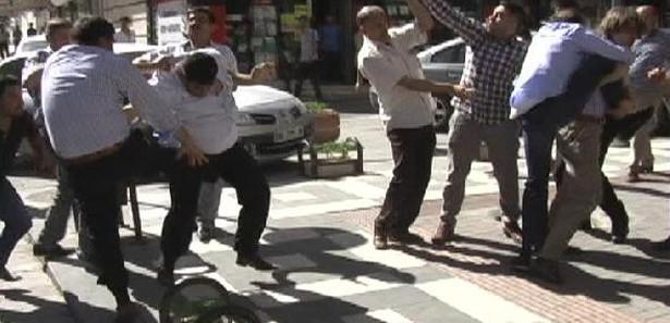 Muş'ta aşiret kavgası:1 ölü, 9 yaralı Muş'ta aşiret kavgası:1 ölü, 9 yaralı
