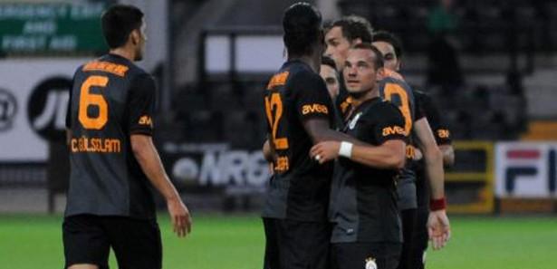 Sneijder'ın müthiş golü galibiyeti getirdi! Sneijder'ın müthiş golü galibiyeti getirdi!