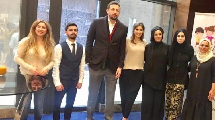 Hidayet Türkoğlunun eşinden Halepe destek 94